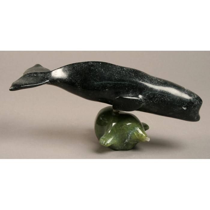 baleine sur phoque sculpture de serpentine
