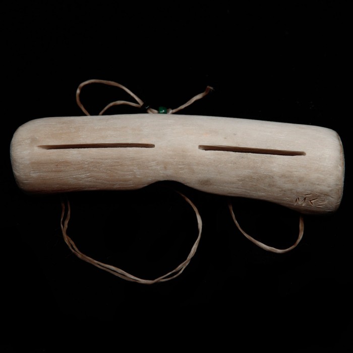 Lunettes en bois de caribou pour Inuit cécité des neiges