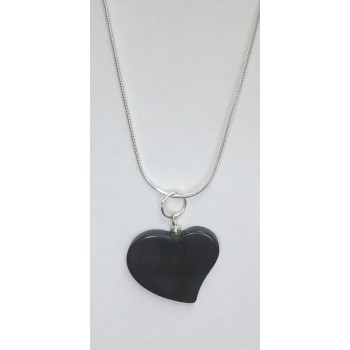 Collier forme de coeur en fanon de baleine