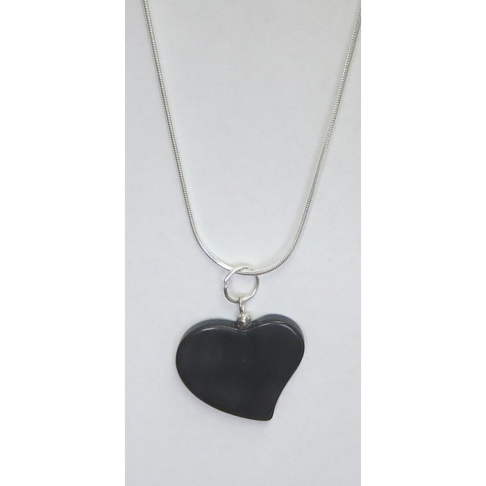 Collier forme de coeur en fanon de baleine